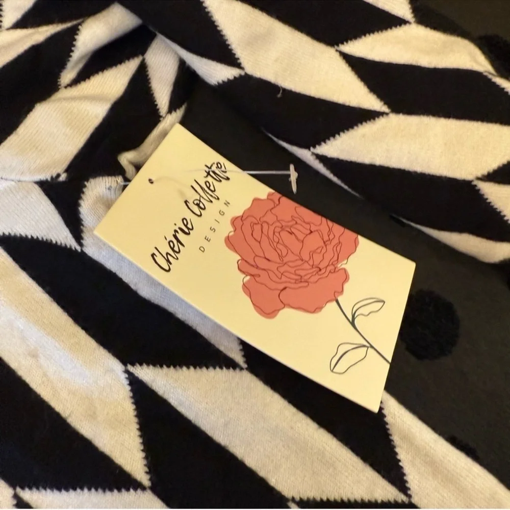 Charie Collette Black White Geometric Sweater NWT - Picture 4 of 6